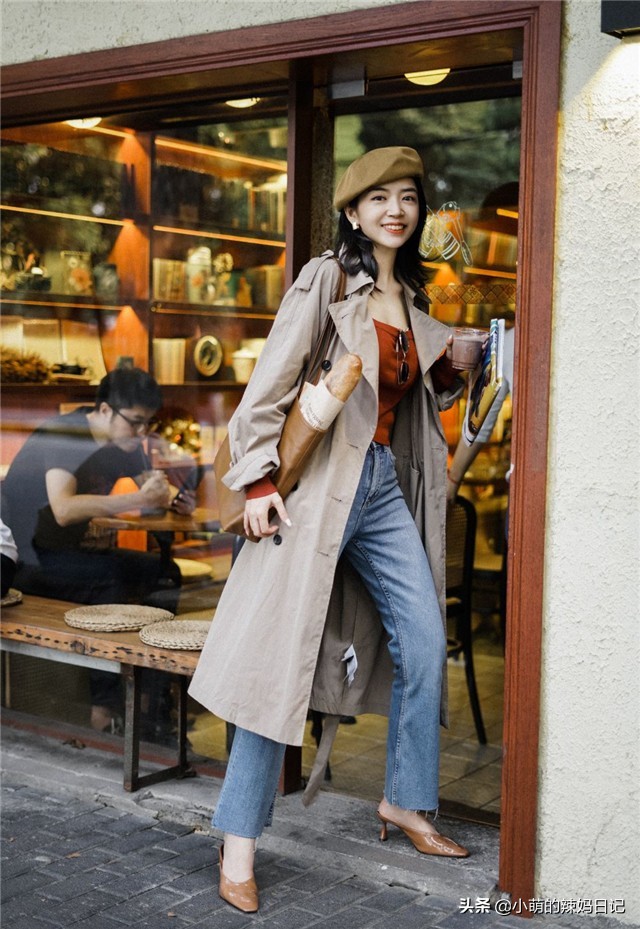 马丁靴搭配连帽风衣,冬天穿风衣千万别配两种裤子