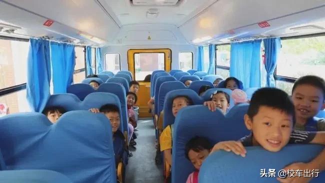 校车出行|家长、学校、司机三方沟通核心——跟车老师的日常