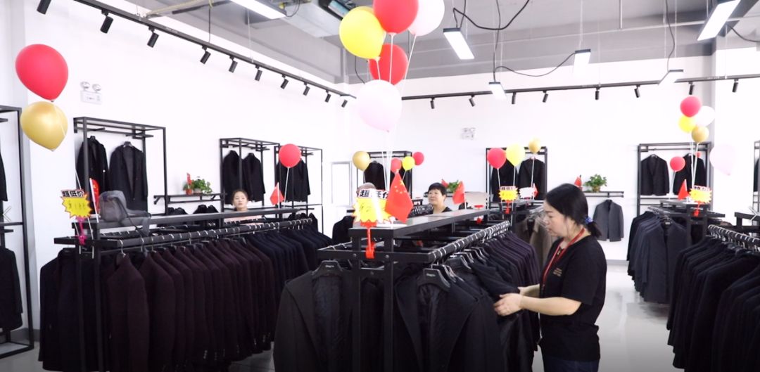 走进明珠服装新城工厂店，体验“前店后厂”新时尚