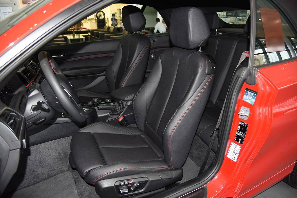 宝马225i四门2023款用车体验,宝马225i双门轿跑2023用车体验