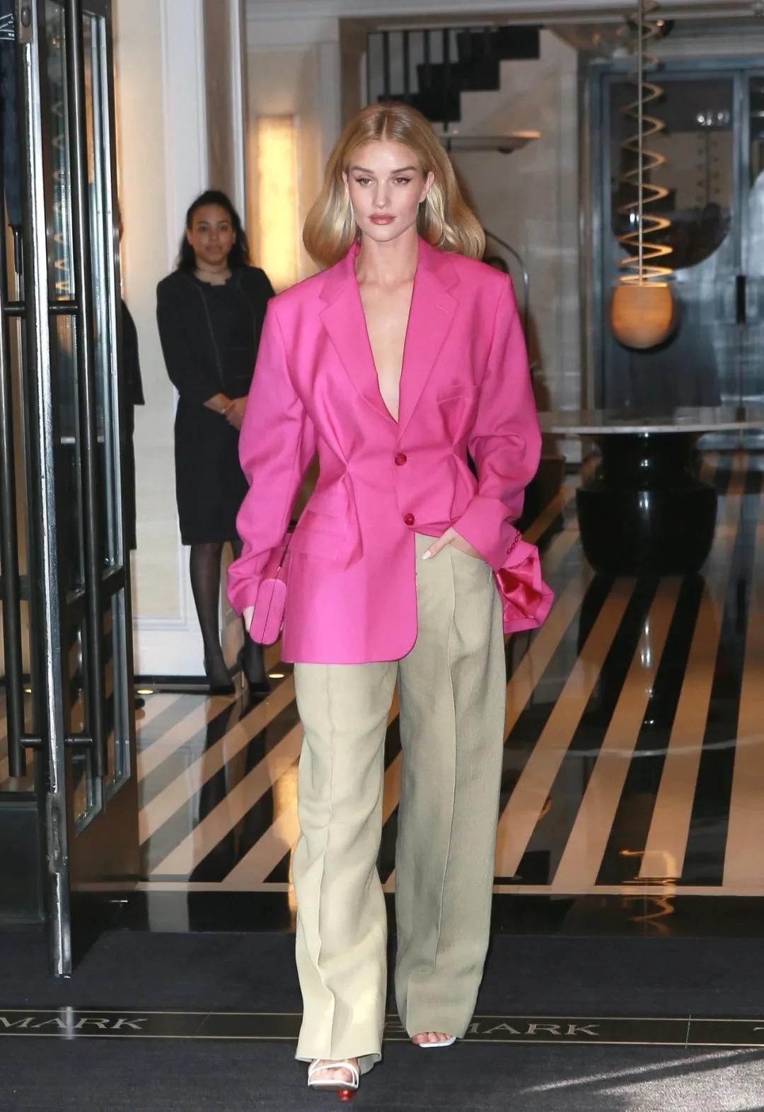 一套西装又正式又休闲,30-35岁女性春季穿搭西装