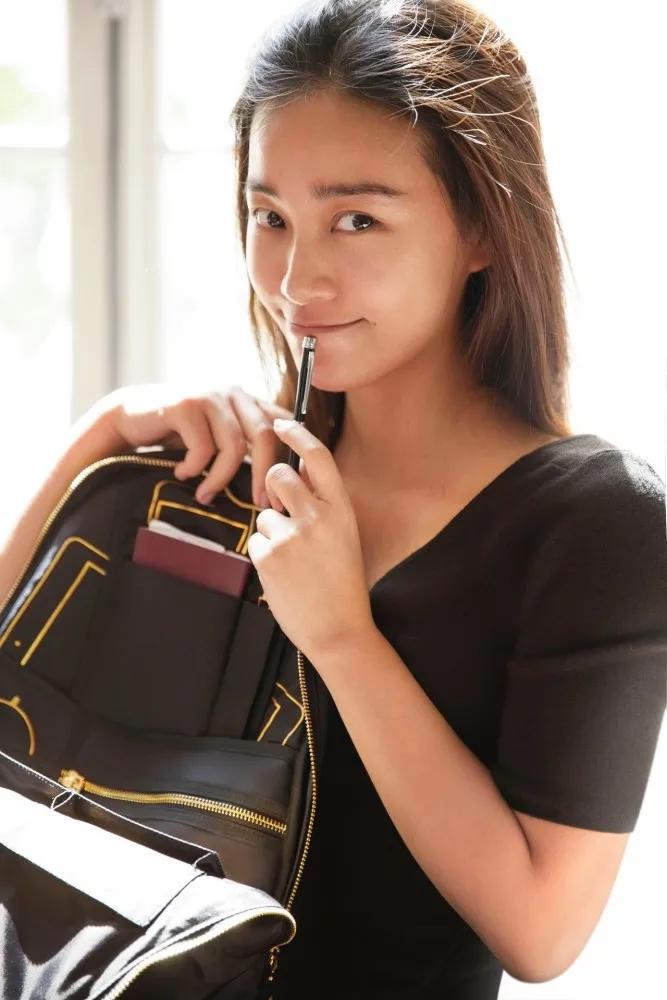 陈漫代言粉红丝带图片,陈漫代言了什么品牌衣服