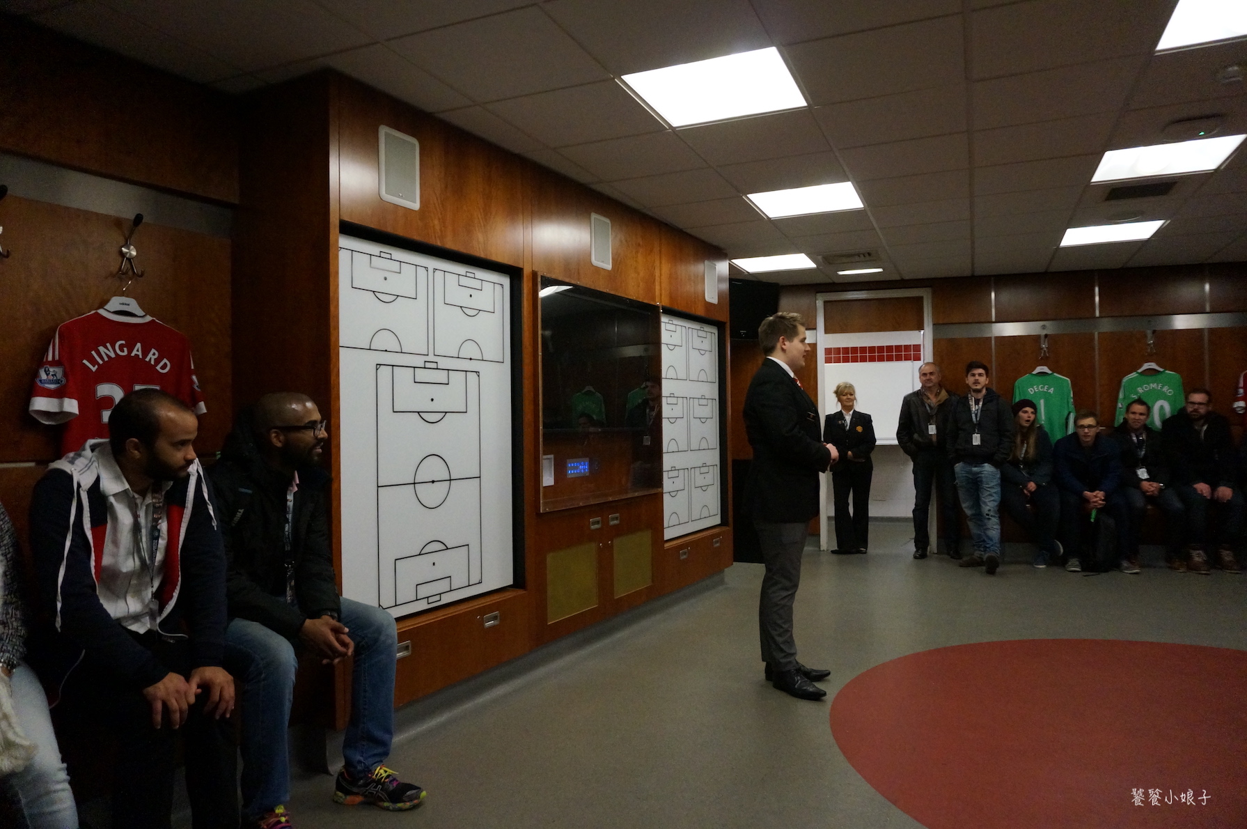 c罗重返曼联穿几号球衣,探秘更衣室