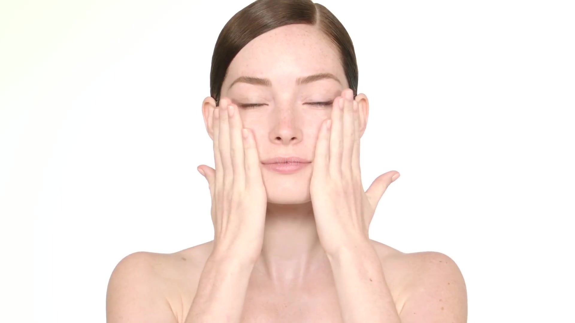 敏感肌脸部泛红发痒起皮,夏天脸部红痒敏感肌肤怎么修复