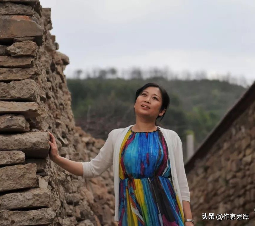 小说中被男主绑架的女主,被绑架的女孩小说