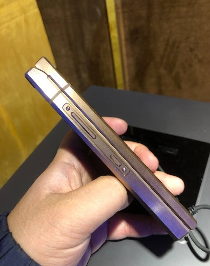 三星w2019跟华为mate30pro,三星w2019商务翻盖