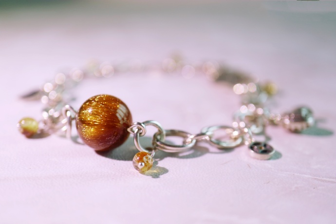 铜发晶和金发晶哪个更贵怎么区分,铜发晶和金发晶一样吗