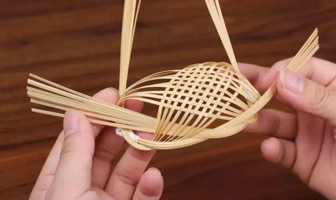 巴奴非遗竹编发簪怎么戴,简单的手工木制发簪教程