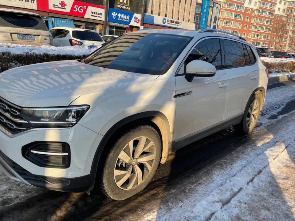 冬季雪地胎是下雪换还是零下就换,雨雪天气换上雪地胎会怎么样