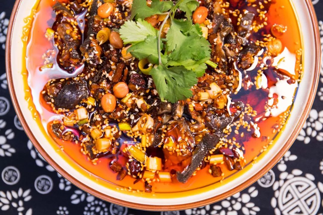 人均60的餐厅带舞台,60人一桌的餐厅