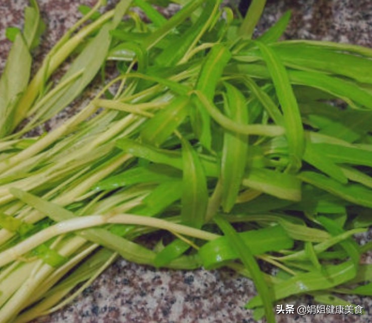 炒空心菜放腐乳是哪个地方的做法,腐乳空心菜做法还挺简单的