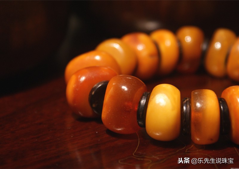 如何鉴别真假蜜蜡这方法简单有效,蜜蜡打紫光灯一定能鉴别真假吗