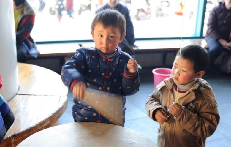 双职工家庭生两个孩子,双职工只生一个孩子