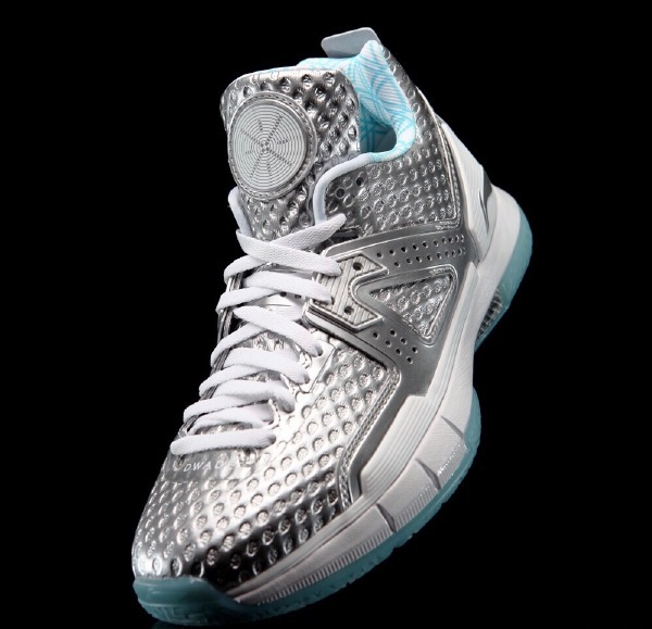 nba球员圣诞节穿什么鞋,nba球星平时穿什么鞋