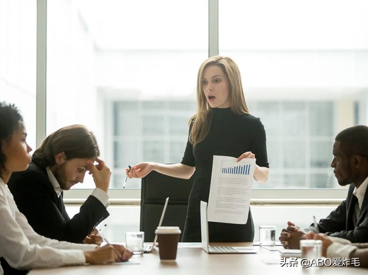 美国人用工作服暗示单身：上班穿什么，比想象的更复杂