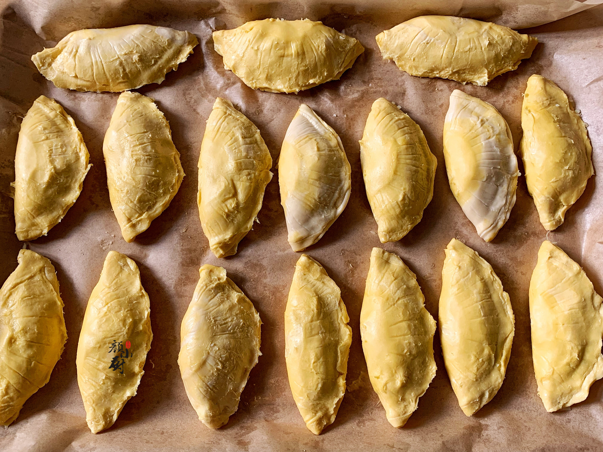 简单很好吃的榴莲酥做法,用蛋挞皮和榴莲做榴莲酥