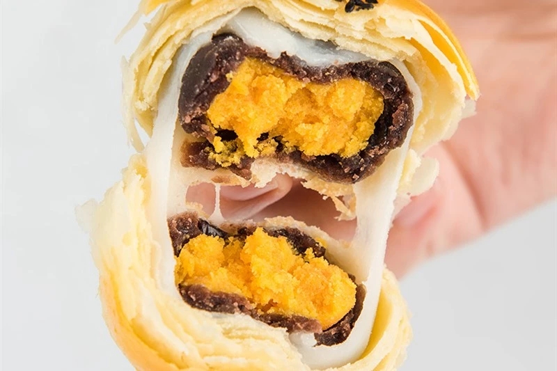 靠“较劲”成功逆袭的吴昕，3分钟卖6400颗蛋黄酥，真的那么好吃