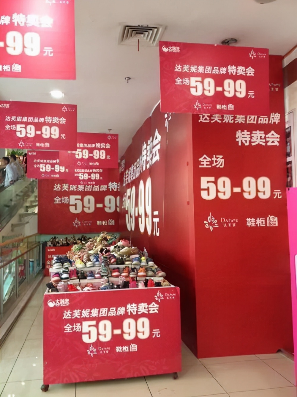 达芙妮40年轮回，充满家族内斗、明星豪门、资本掠食等，一场大戏