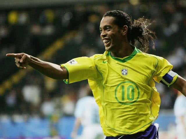 足球人生如戏,足球精灵传奇一生