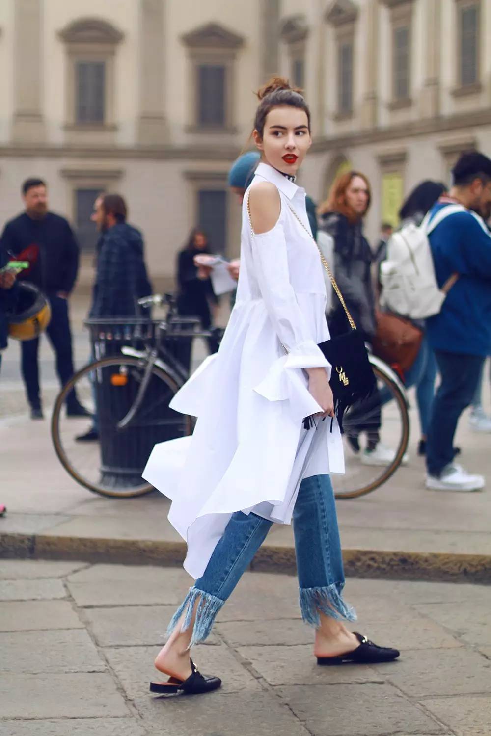 它们是街拍中永不落伍的存在也是你衣柜的救星