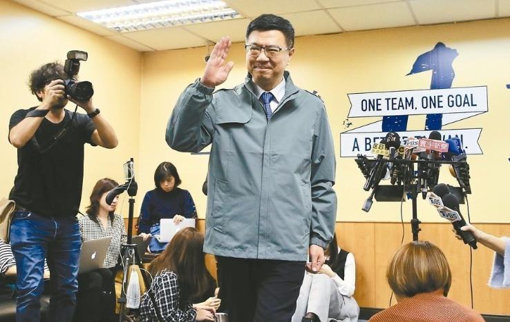 要大陆放弃“一个中国”的卓荣泰当选*进党民**新主席蔡英文笑了！