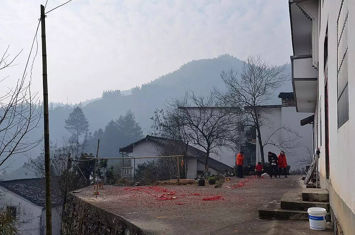 小时候的年夜饭，我们每家每户要吃猪蹄，你们那边的年夜饭呢？