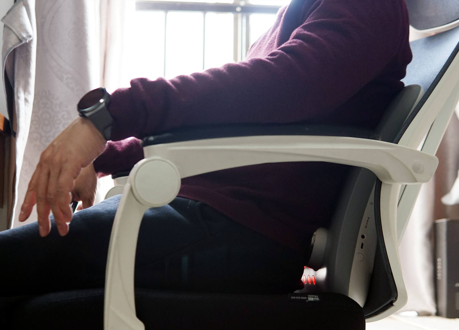 电动腰椎按摩器倍轻松,腰椎拉伸智能按摩器