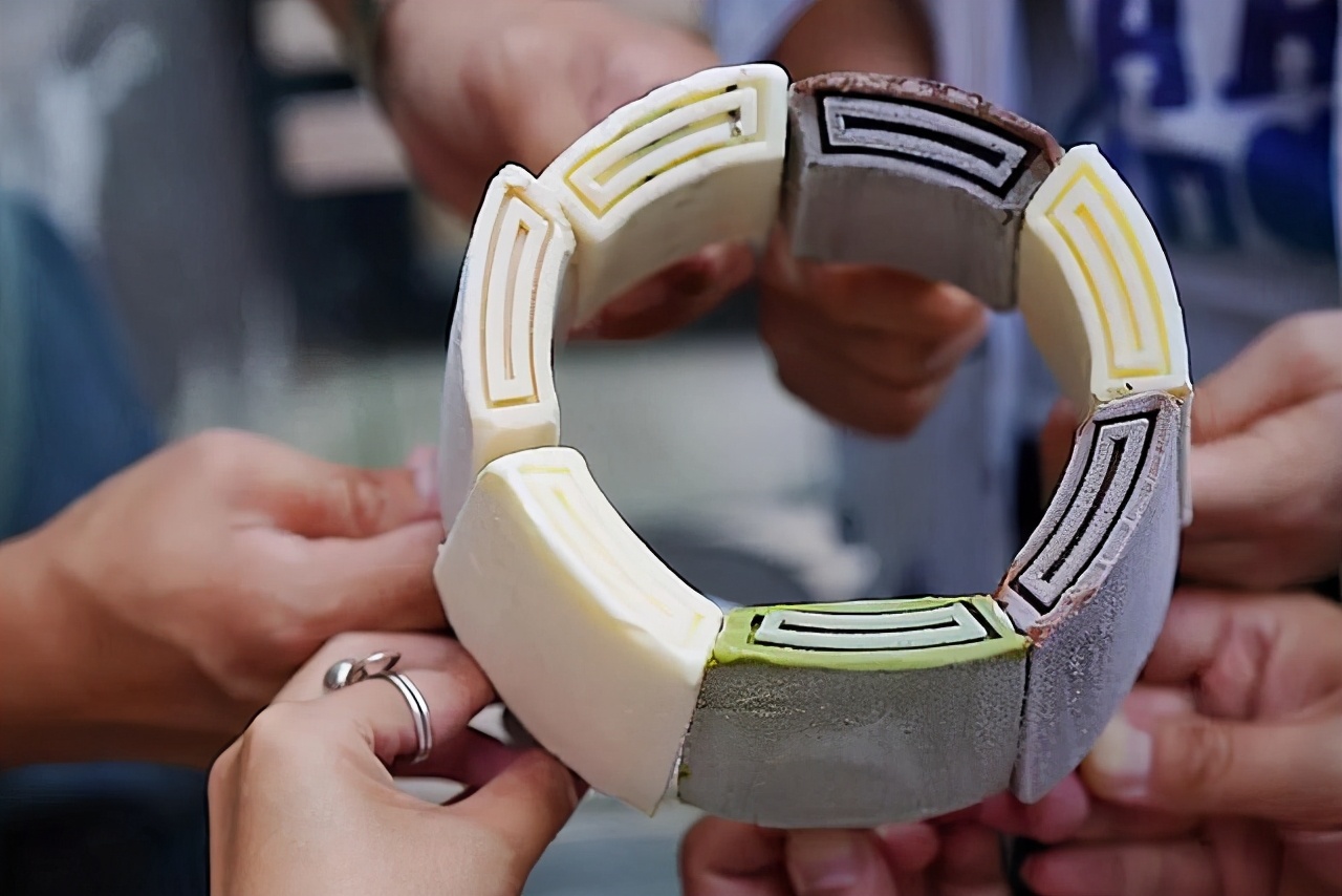 钟薛高除了雪糕还卖什么,钟薛高为啥要和普通雪糕放一起卖