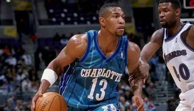 效力3年就退役球衣！不是超巨也有这待遇？只是“代价”太惨痛