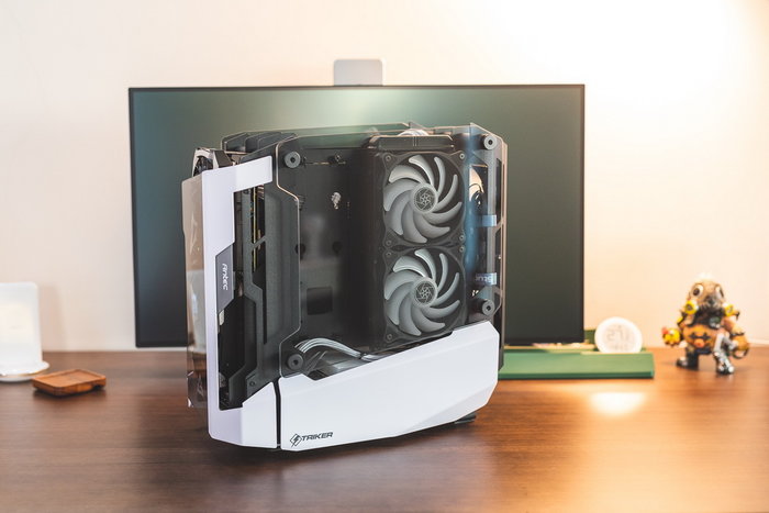 圣诞节前装一台白色雪花主机