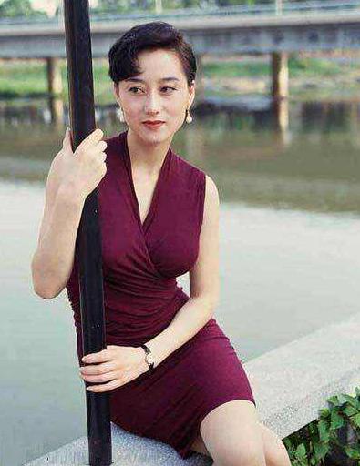 李连杰和利智的十年之约,李连杰为利智放弃黄秋燕后悔吗