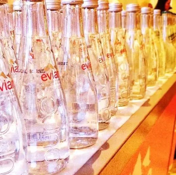 依云如何将一瓶水，卖出奢侈品的味道？