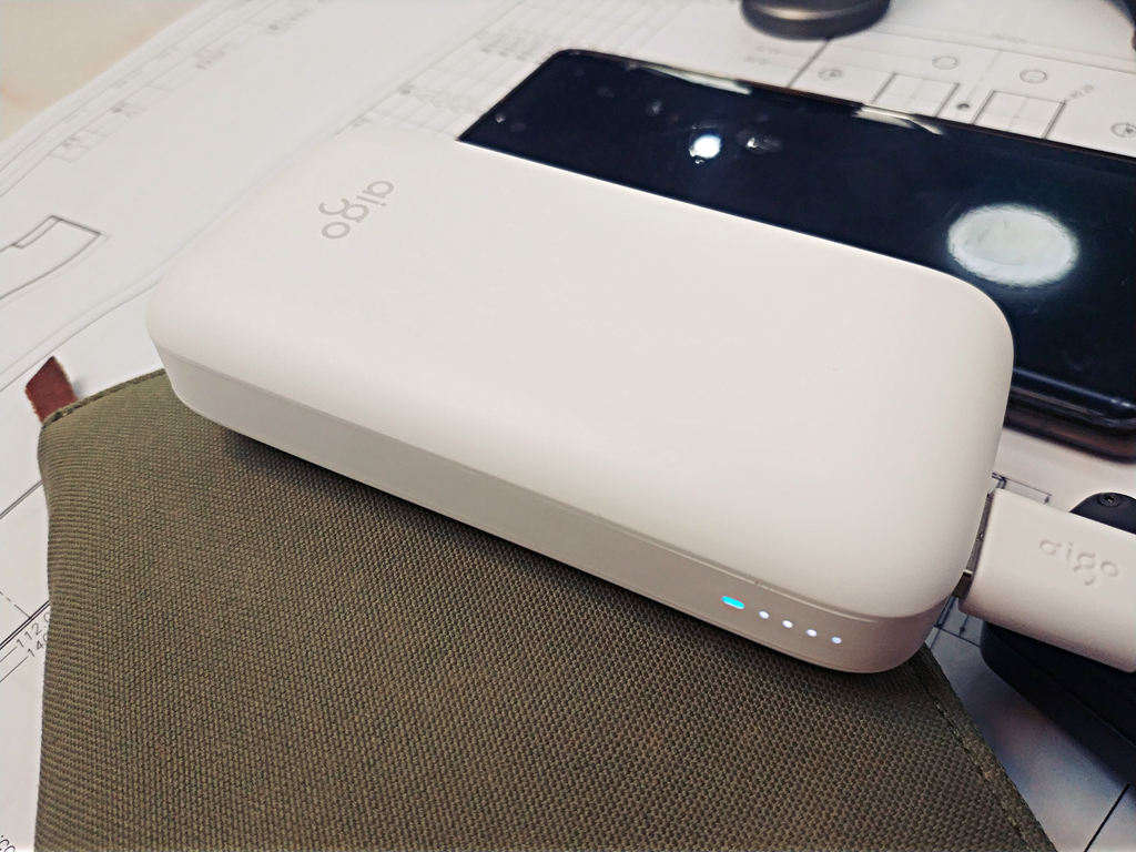 爱国者aigo充电宝,aigo爱国者充电宝拆解