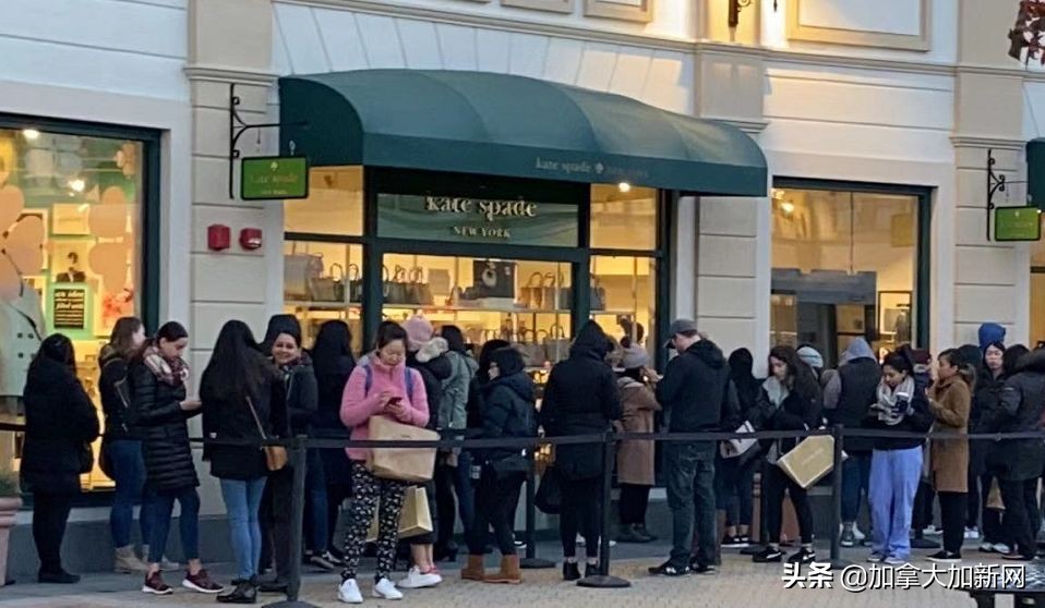 黑五狂抢开始!机场outlet堵爆温哥华华人凌晨排队全买疯了