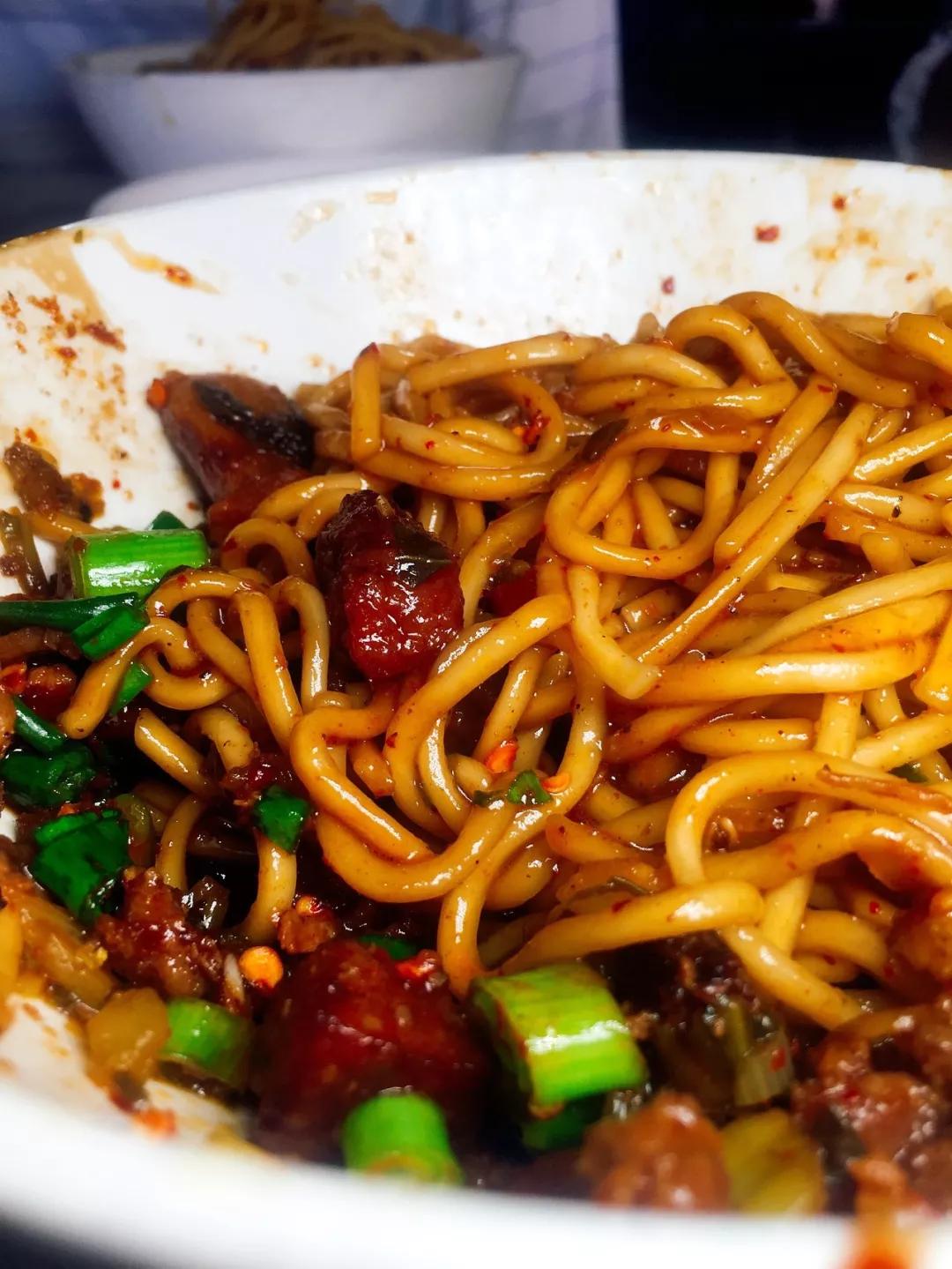 一碗米线斩群妖|我在昆明这5家米线店跪得端端正正