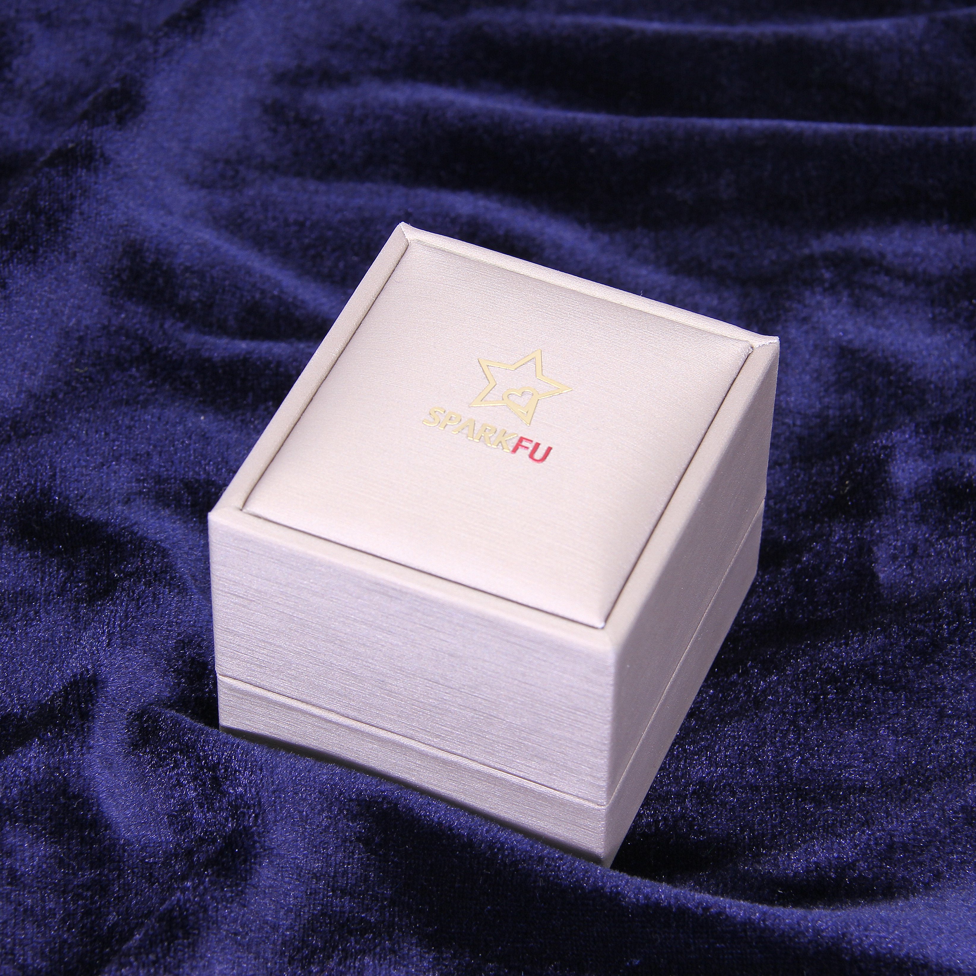 简单款克拉钻的好处,4万预算能买到克拉钻吗