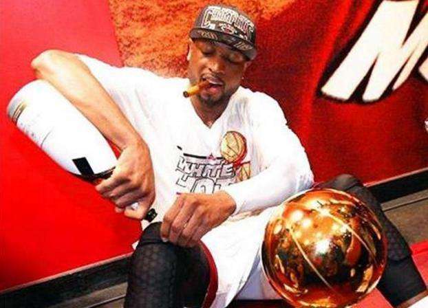 3号球衣韦德,3号球衣致敬韦德视频