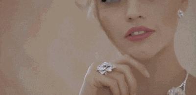 头屑太多了怎么办怎么洗也洗不掉,雪花一样的头屑怎么去除