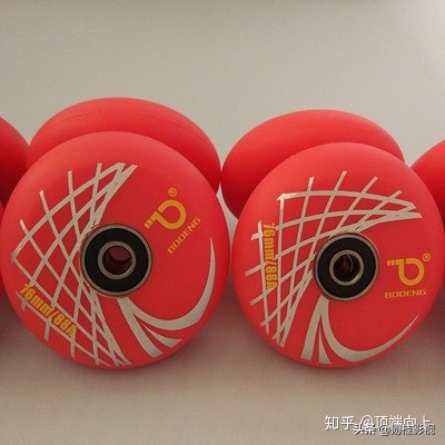 直排轮滑知识大全图解,直排轮滑有什么特点