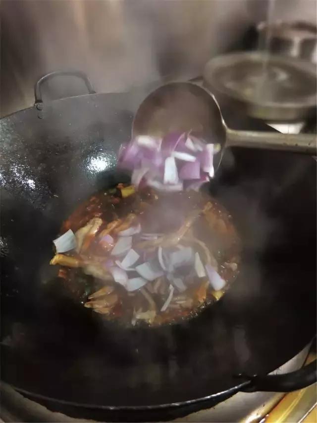 招牌风味鸭掌,正宗的川味香糯鸭掌干锅