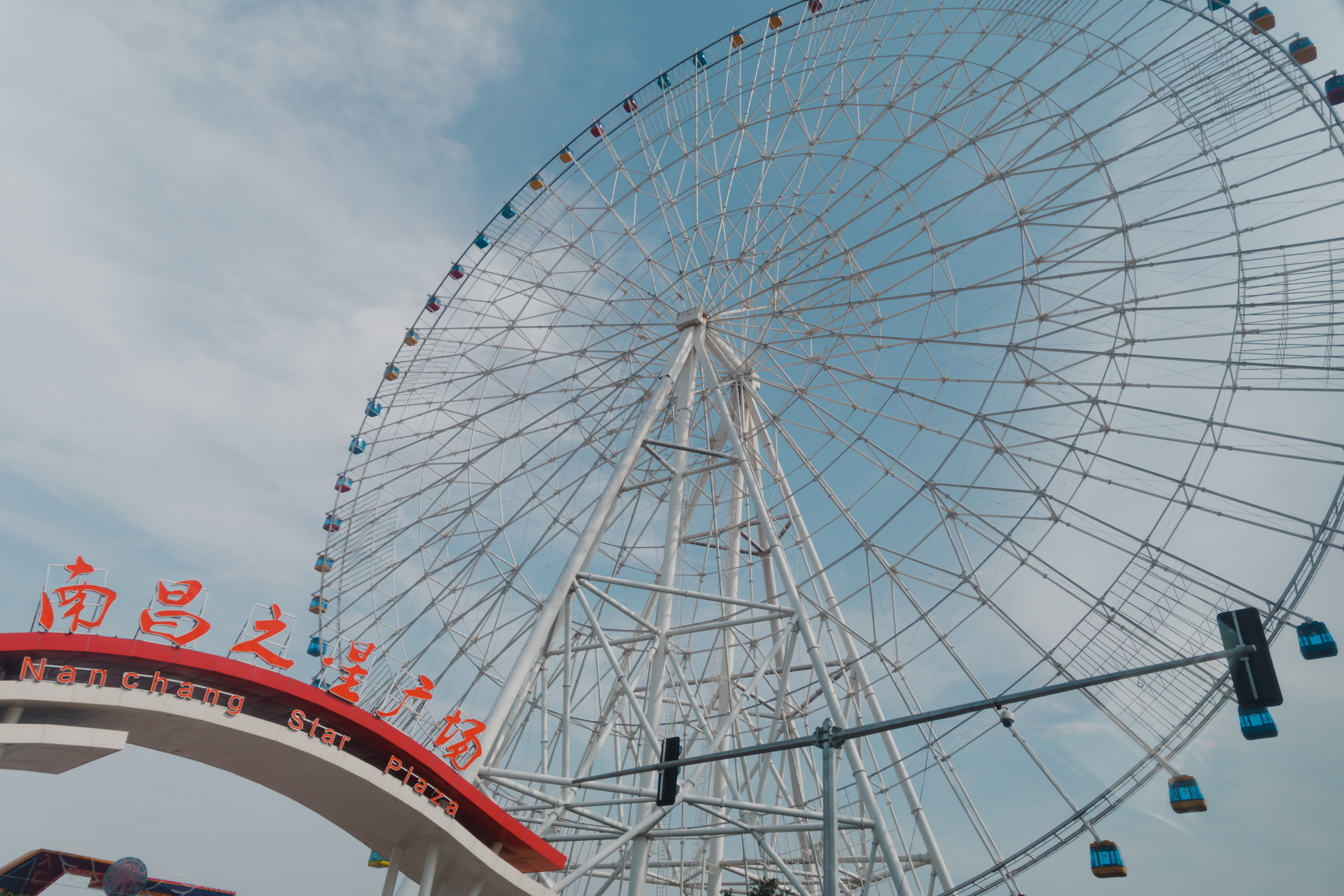 南昌之星摩天轮讲解,南昌之星摩天轮下面有什么玩