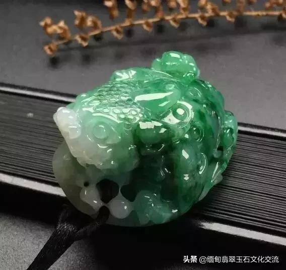 翡翠雕刻房子造型寓意,翡翠雕刻蚂蚁和虫子寓意