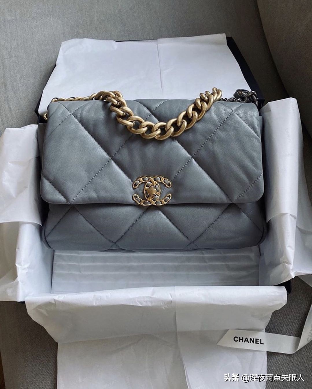 chanel包新手入门款,chanel19好买吗