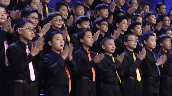 67名小男孩，靠身体打击模拟出雨声，最后的和声太震撼了