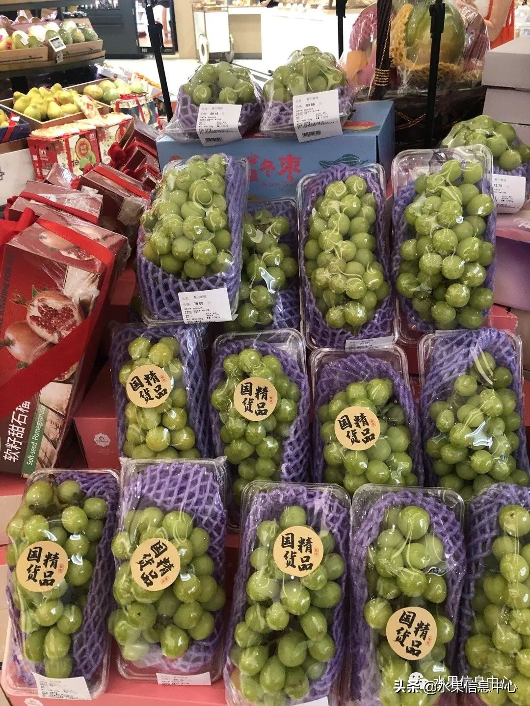 中秋节前，走访两家水果零售店，水果标准化在这里体现的淋漓尽致