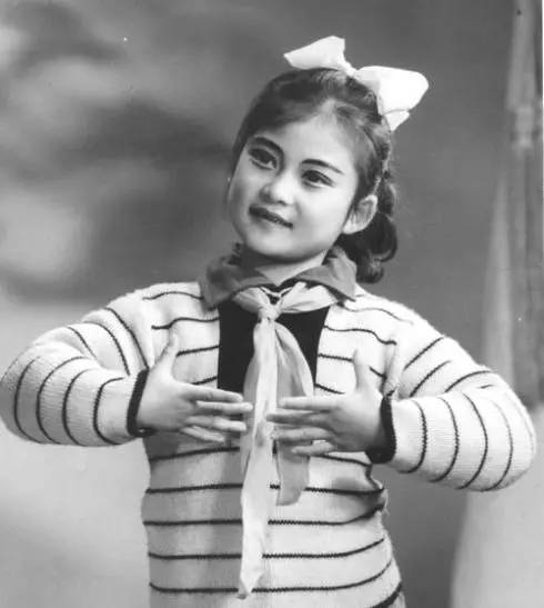 朱晓琳退出歌坛的原因,朱晓琳《妈妈的吻》