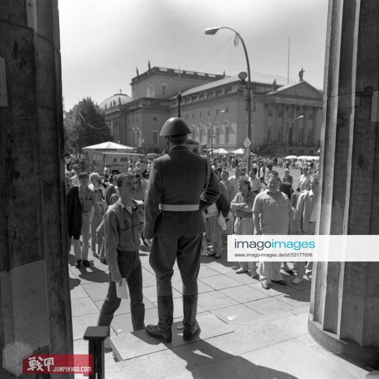 不只是仪仗！——东柏林的卫兵们