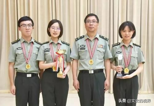 她11岁被看*特中**招入伍，只因有一项“特殊技能”，如今已成排长