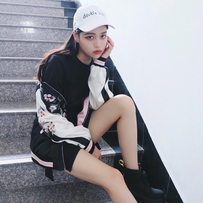 学生*党**想要美爆春天,怎能不穿棒球服?