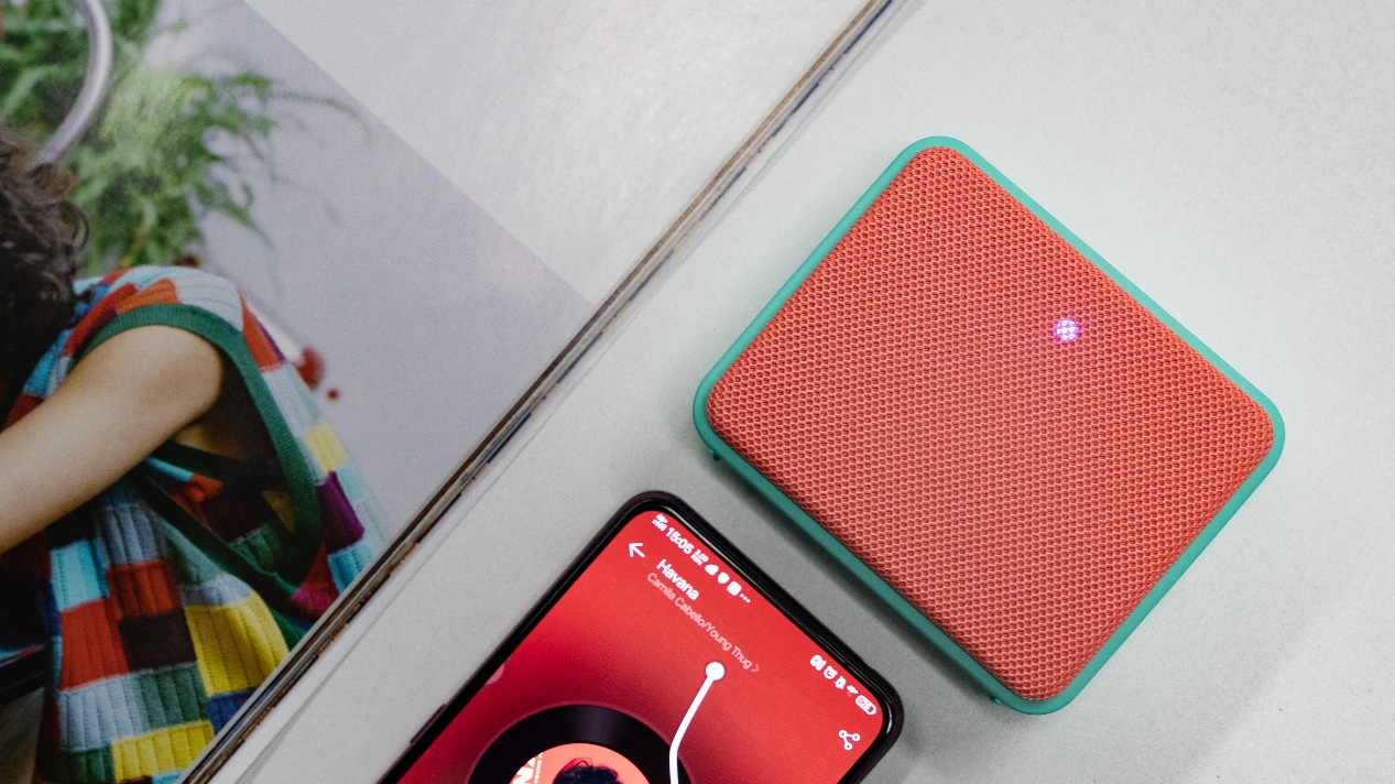 jamo尊宝cub小方盒蓝牙音箱,潮酷蓝牙小音箱尊宝cub开箱